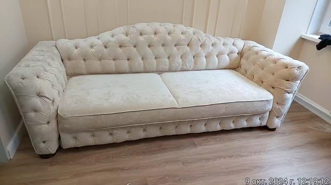 Обивка дивана. Красный Сулин