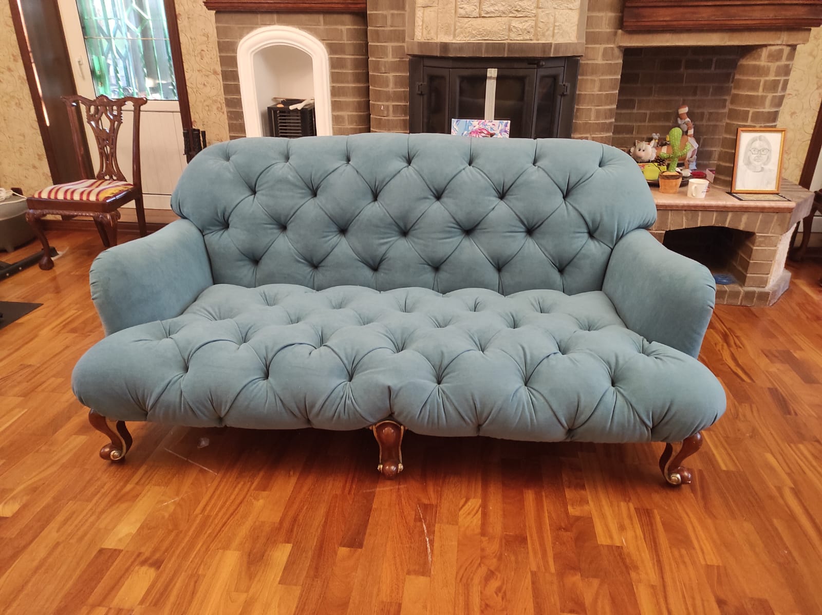 Обивка дивана. Красный Сулин