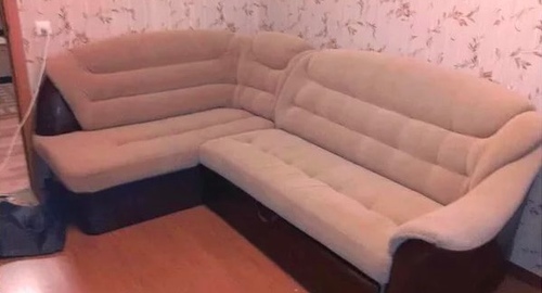 Перетяжка углового дивана. Красный Сулин